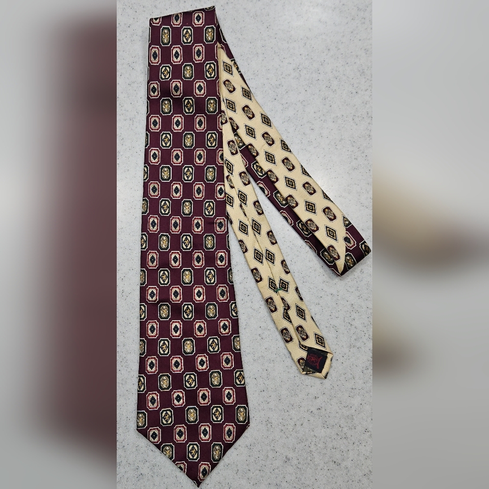 Tommy Hilfiger Lion Crest Maroon Tie - Vintage RARE DESIGN (100% Italian Silk)
